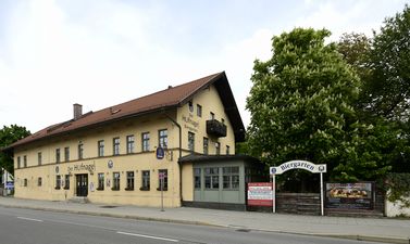 Gasthaus Hufnagel auf Ottobrunner Straße 136. Baudenkmal D-1-62-000-5077