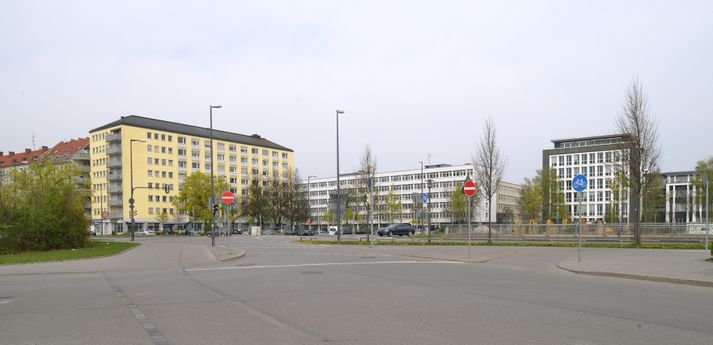 Blick zur Einsteinstraße über den Vogelweideplatz, April 2014.