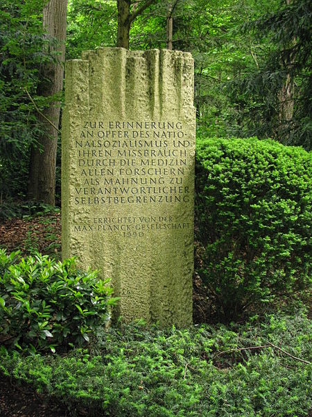 Datei:EuthMahnm Waldfriedhof Alter Teil GO-3.jpg