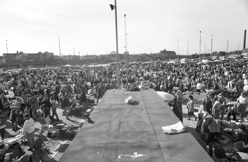 Datei:Flohmarkt Containerbahnhof Muenchen 03.jpg