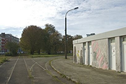 Der Ratzingerplatz mit den Schienenresten der ehemaligen Linie 16.