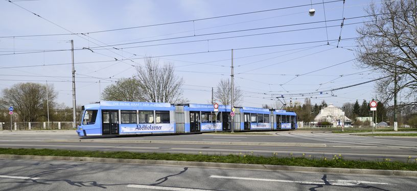R3.3 2234 Trambahnwagen fährt in die Schleife ein. 3. April 2016.