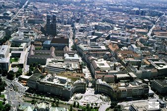 Altstadt mit Stachus im Jahr 1985.