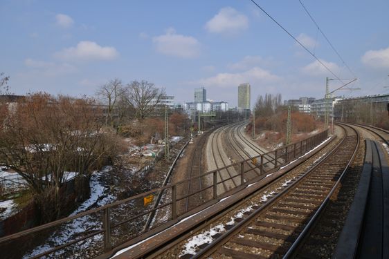 Wo sich die Spange, der Südring und die Snedlinger Hauptbahn überschneiden. April 2013