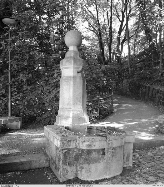 Datei:Mueneudeckbrunn2011a.jpg