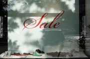 Was will uns der Autor damit sagen? Teil II: "Sale" heißt auf Englisch Ramsch, auf Französisch schmutzig.