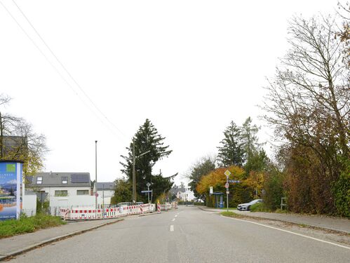 An der Kreuzung mit der Karl-von-Roth-Straße mit der Von-Reuter-Straße