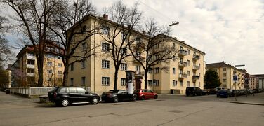 Einheit, Mietshausgruppe Nibelungenstraße 18 bis hinunter zur Nummer 10. Errichtet in den Jahren 1927-1929