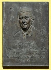 Inschrift: Lebensdaten, Gründerin des Katholischen Frauenbundes in Bayern - Landtagsabgeordnete von 1919 — 1932