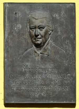 Gedenktafel, Inschrift: Lebensdaten, Gründerin des Katholischen Frauenbundes in Bayern - Landtagsabgeordnete von 1919 — 1932
