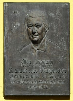 Gedenktafel, Inschrift: Lebensdaten, Gründerin des Katholischen Frauenbundes in Bayern - Landtagsabgeordnete von 1919 — 1932
