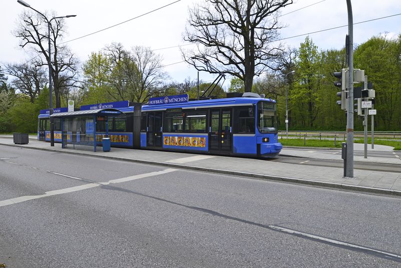 Datei:Mueamalienburgstrtramhalt042016c85.jpg