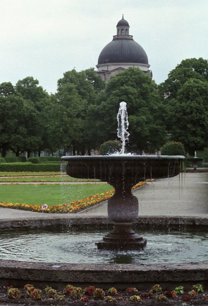 Datei:Hofgarten 2-Schalen.jpg