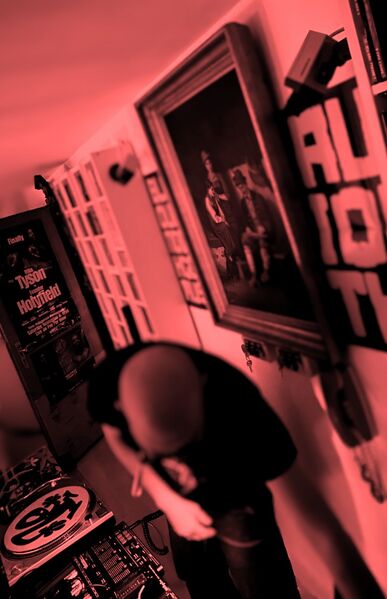 Datei:DJing.jpg