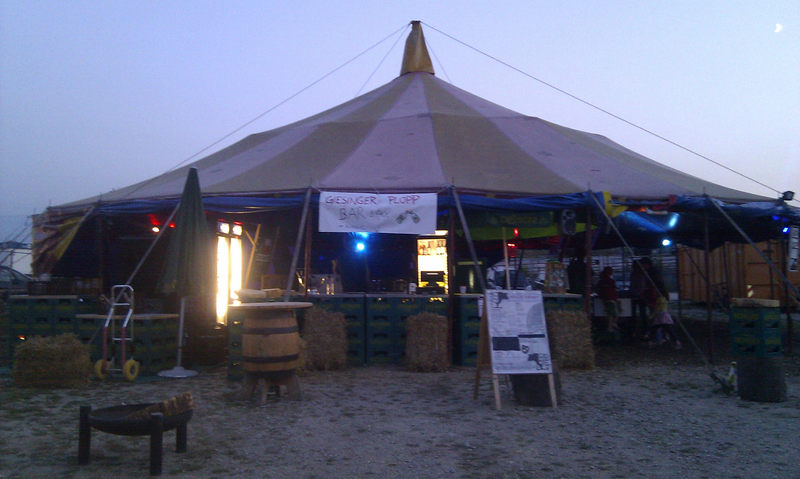 Datei:Open-Air-Kino im Viehhof Barzelt.png
