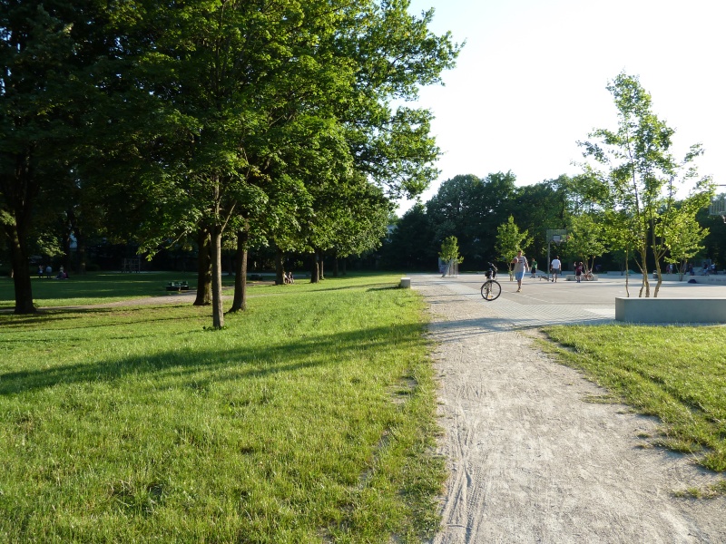 Datei:Muenchen massmannpark sportplatz.JPG