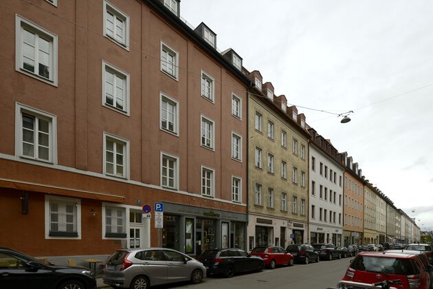 Am -unteren- Ende der Reichenbachstraße fällt der Blick ab der Fraunhoferstraße 39 zurück zum Gärtnerplatztheater
