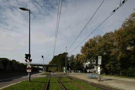 Haltestelle Senftenauerstraße.