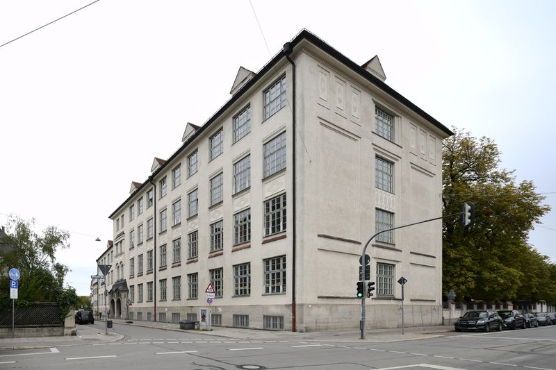 Datei:Muerheinstrschulhaus092019.jpg
