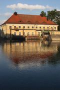 Das Wasserschloß ist in Wirklichkeit ein Kleinwasserkraftwerk