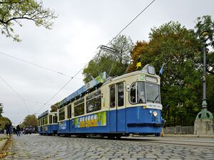 M4 Triebwagengespann auf der Maximiliansbrücken im korso unterwegs
