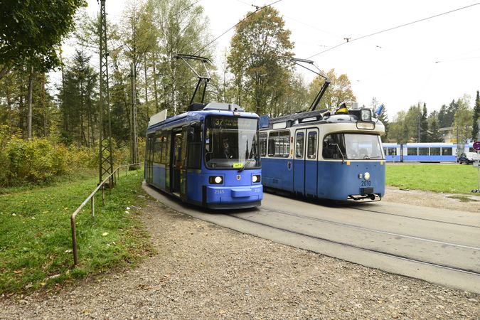 Tram R.2.2 2165. Als Linie 37 zwischen Petuelring und Grünwald. Am 10. Oktober 2015 aber nur bis zur Wendeschleife Großhesseloherbrücke.