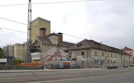 Abbrucharbeiten im Jahr 2014. Ehemalige Zacherlbrauereigebäude, Hausnummer 42.