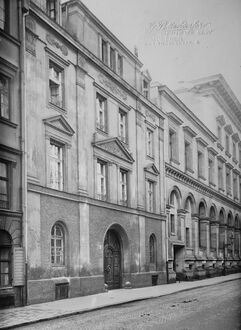 ehemals Von-der-Tann-Straße 27, diese Seite der Von-der-Tann-Straße wurde bereits in den 1933er Jahren abgetragen um die Verbreiterung der STraße vornehmen zu können.