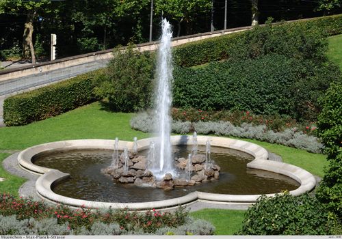 Brunnen am Maximilianeum München Wiki