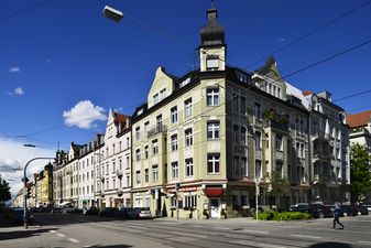 An der Kreuzung mit der Clemensstraße. Nord-Ost.