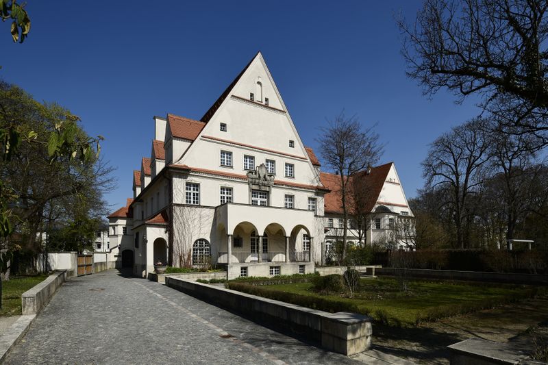 Datei:Mueneuberghauserstr11032019c95.jpg