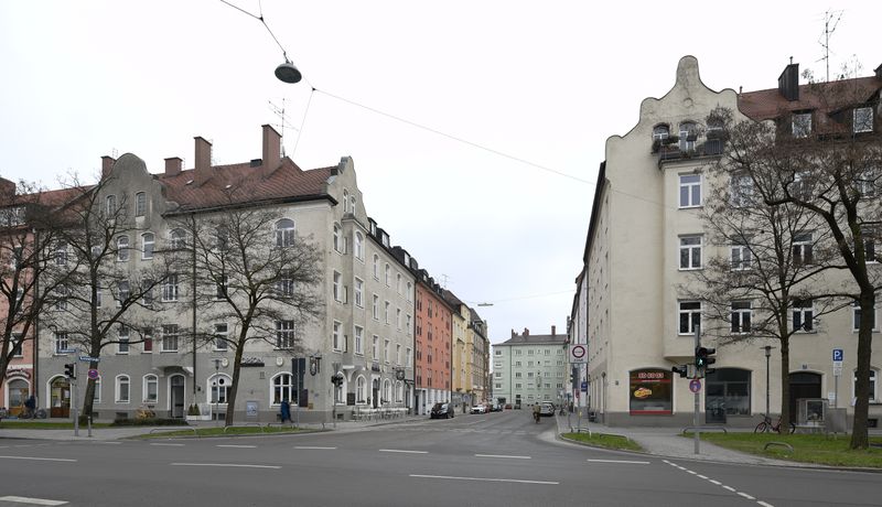 Datei:Muetrappenkazmairstr122018.jpg