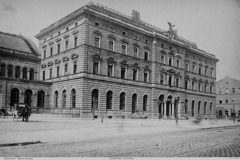 Verwaltungsgebäude an der Bayerstraße. Der südliche Bahnhofsanbau um 1886.