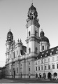 Die Theatinerkirche, gesehen vom Odeonsplatz Aufn. von 2011