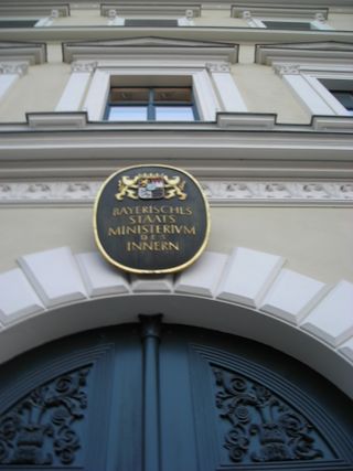 Bayerisches Staatsministerium des Innern - Eingang.JPG