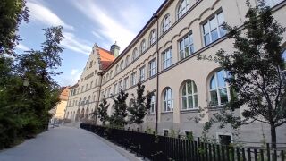 Maxgymnasium Vorderfront.jpg