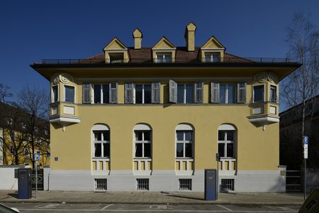 Wohnhaus Schätz, Agnes-Bernauer-Platz 8. Erbaut 1912