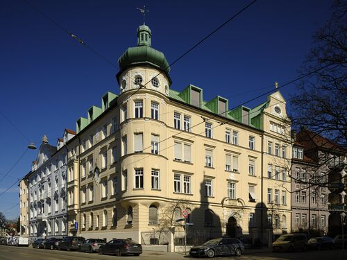 Holbeinstraße 1, Eckhaus mit der Ismaninger Straße aus dem Jahr 1901