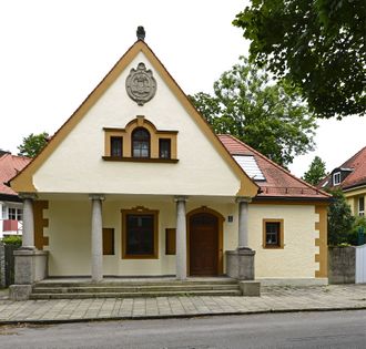 Geiselgasteigstraße 1. Erhalten.