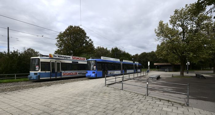 Trambahnparkplatz, September 2018. R2.2 2111 und R2.2 2117 Umbau.