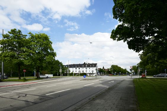 Übergang zur Agnes-Bernauer-Straße und Am Knie.