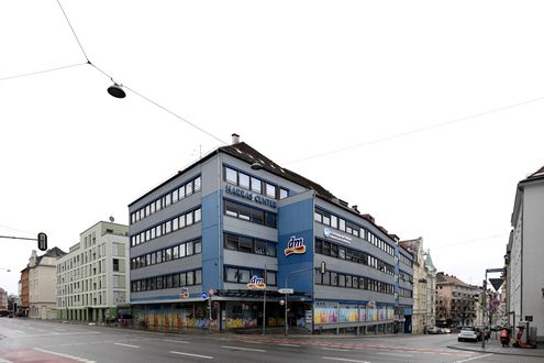 Das Harras Center auf Plinganser 33 und lindenschmitstraße 44.