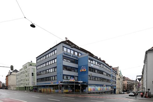 Das Harras Center auf Plinganser 33 und lindenschmitstraße 44.