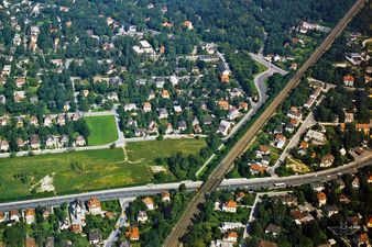 Obermenzing, Von-Kahr-Straße, Menzinger Straße. Bahntrasse. 1979.