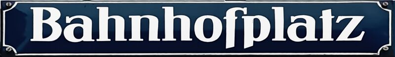 Datei:BahnhofplatzSch.jpg