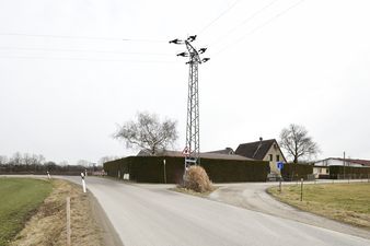 Küstnerstraße rechter Hand, und der Dornacher Weg zur linken Seite.