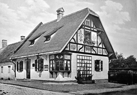 Maria-Ward-Straße 3. Zustand vor 1912. Erhalten.