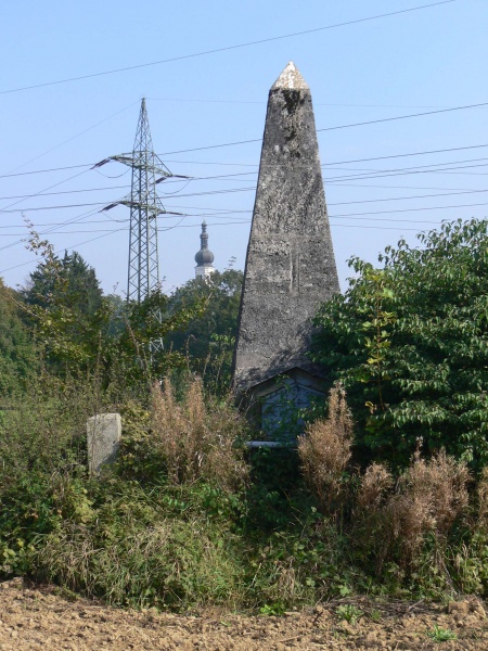 Datei:Basispyramide aufkirchen.jpg