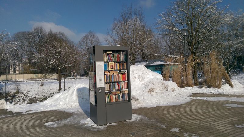 Datei:Bücherschrank Thalkirchner Platz.jpg