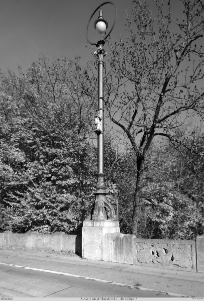 Datei:MueMaxiBrueckLampe7102010a.jpg